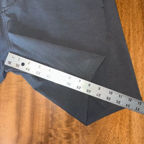 Vuori Men’s Aim Shorts Size 34 Gray V368 8” Inseam Casual Performance - Picture 11 of 11